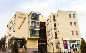 Hotel Seven